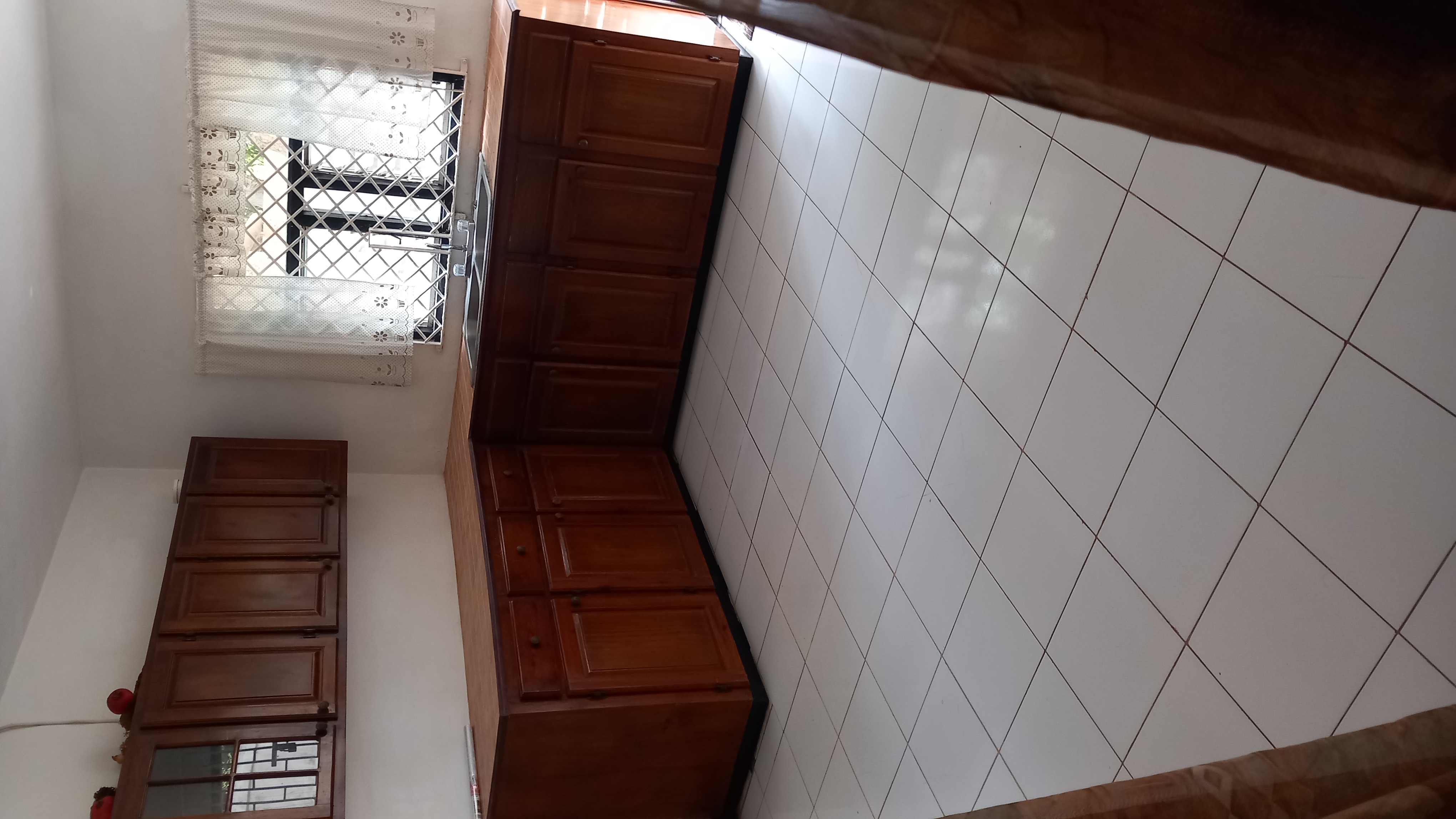 House in Kingston , redhills - photo 1 of 2